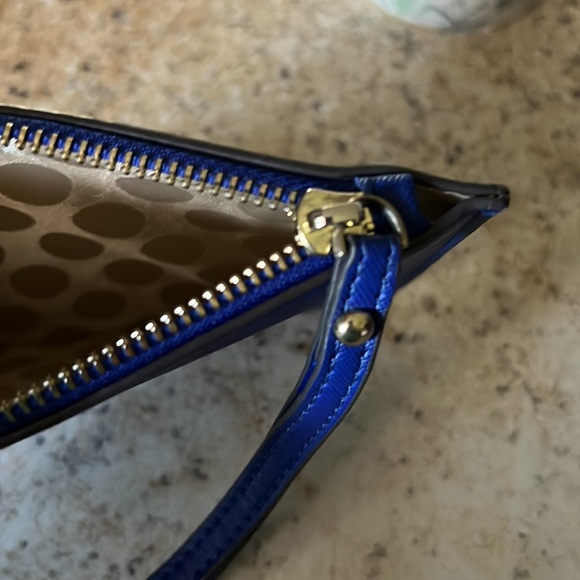 Kate Spade Wristlet (Moving Sale) - Picture 4 of 5